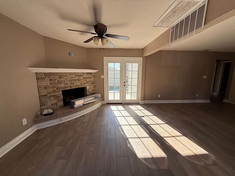 536 W Greenwood Ave — Photo 10