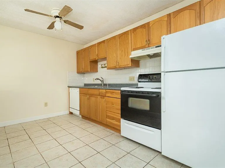 166 Summer St — Photo 4