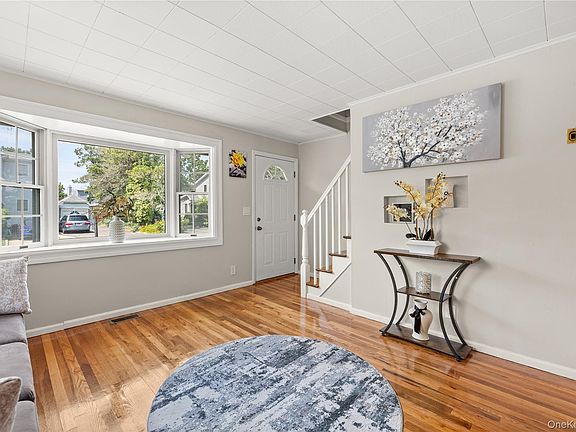 4th image of 718 Elmwood Road