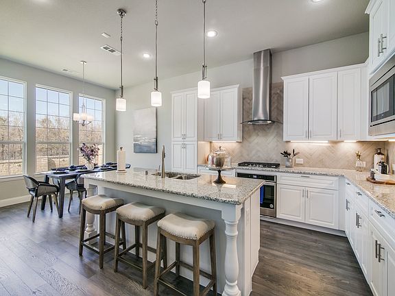 4th image of 600 Sierra Ln