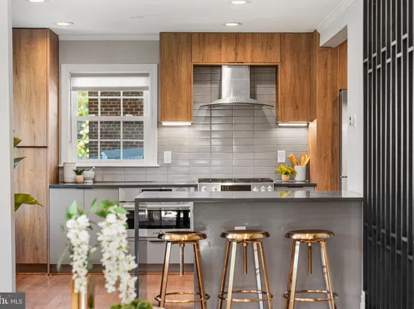 2719 N Edison St, Arlington, VA 22207