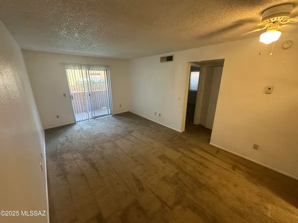 1810 E Blacklidge Dr APT 912, Tucson, AZ 85719