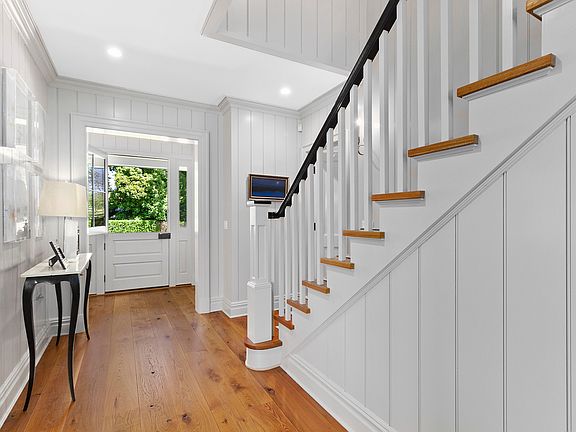 4th image of 10 Jefferson St