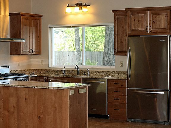 Designer Kitchen Granite Stainless Appli
						:
						Tile Flr/Granite Counter/Bar/ SS 5 Burner Range/Dbl Oven/Ref/Custom Cab/Purifier