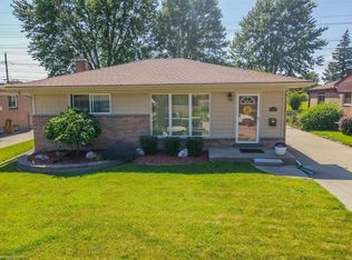 31265 Iroquois Dr, Warren, MI 48088