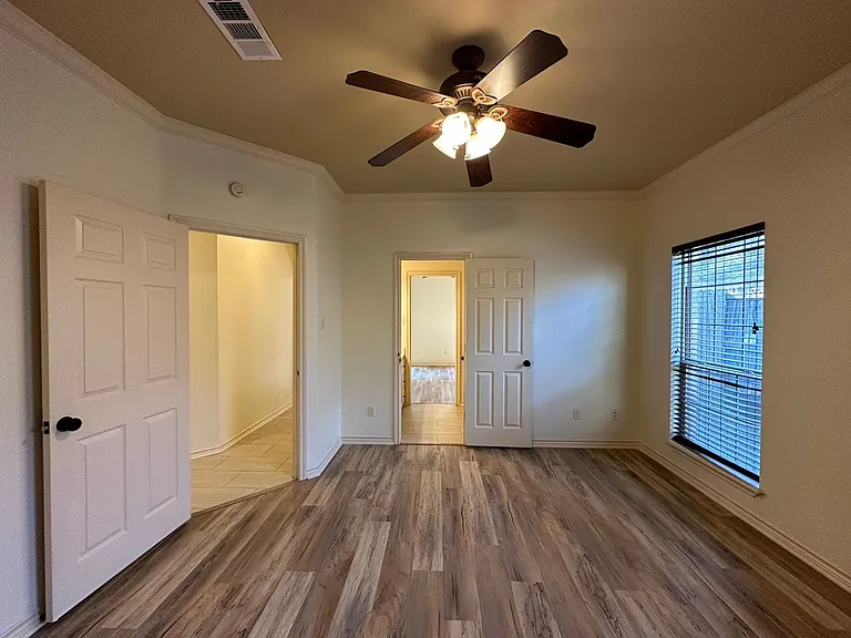 626 Huntwick Ln — Photo 23