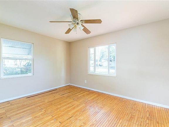 5th image of 307 E Bougainvillea Ave