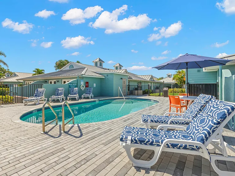 2 Sparkling Swimming Pools