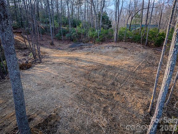 3rd image of 582 Faircrest Ln