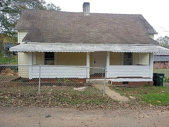 2 bed, 1.0 bath, $1,050 — Photo 1