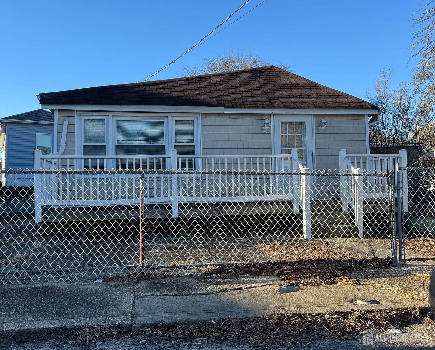 8 Shadynook St photo 1