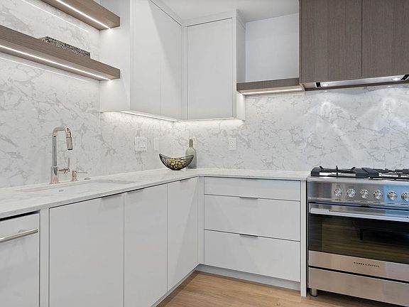 5th image of 1145 W 33rd Ave