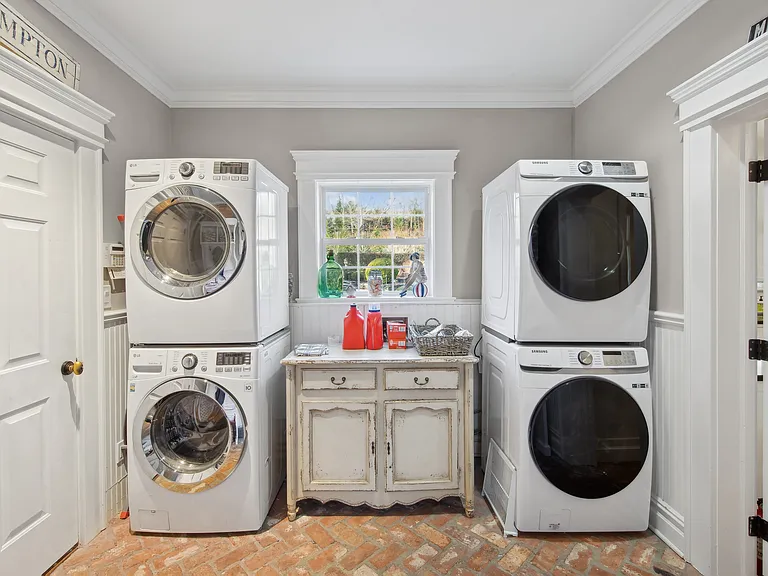 371 Sag Harbor Tpke — Photo 20