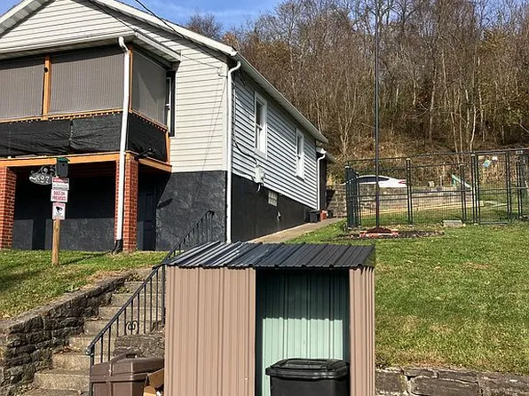 527 3rd St, East Millsboro, PA 15433