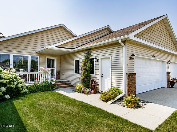 3rd image of 3624 Balsam Cir
