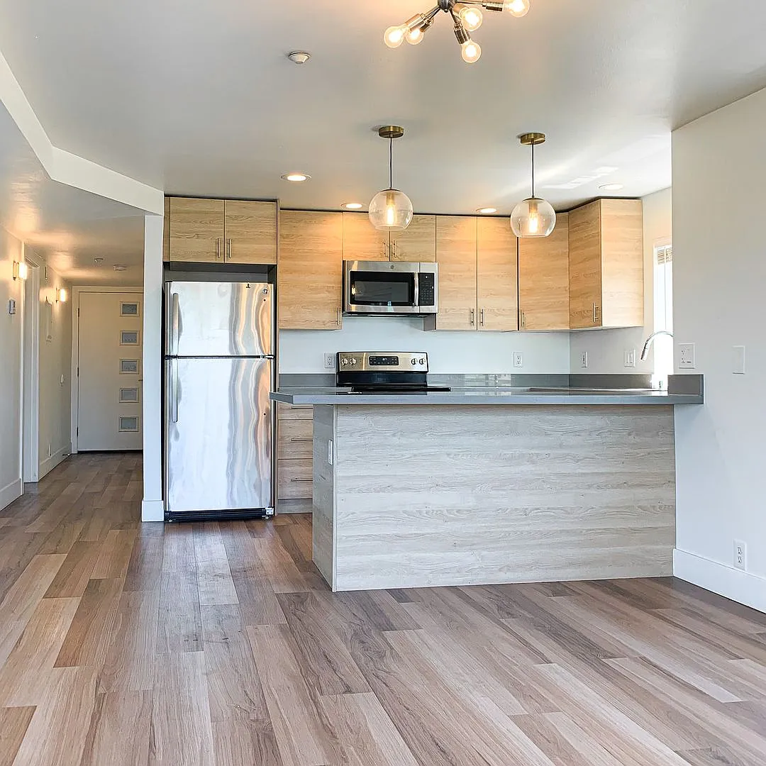 512 Mill Ave S — Photo 1