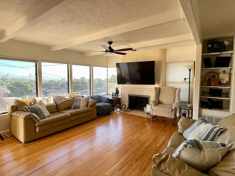 551 Bay St — Photo 3