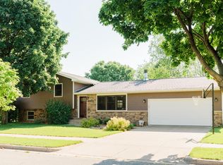 1328 Red Cedar Ct, Onalaska, WI 54650