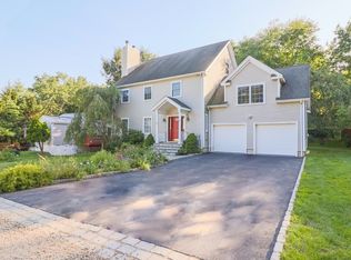 8 Brookside Ct, Norwalk, CT 06854