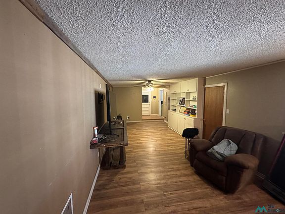 3rd image of 719 W Avenue I