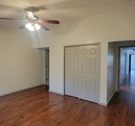 4th image of 1076 Oakcroft Ln