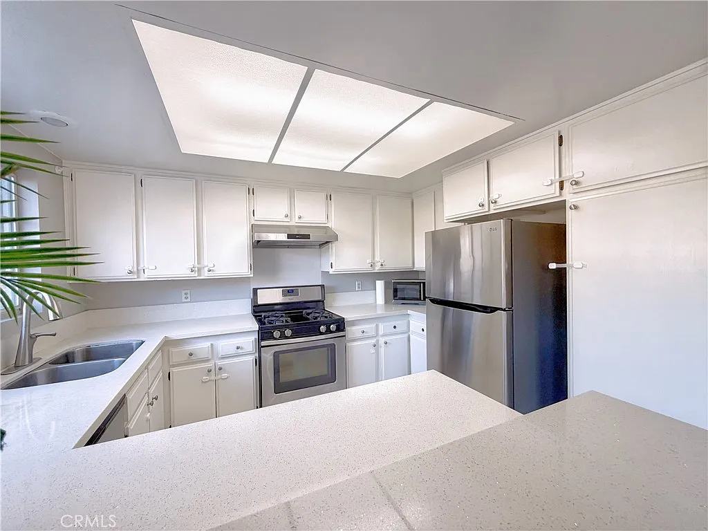 3 bed, 1284 sqft, $4,300 — Photo 4