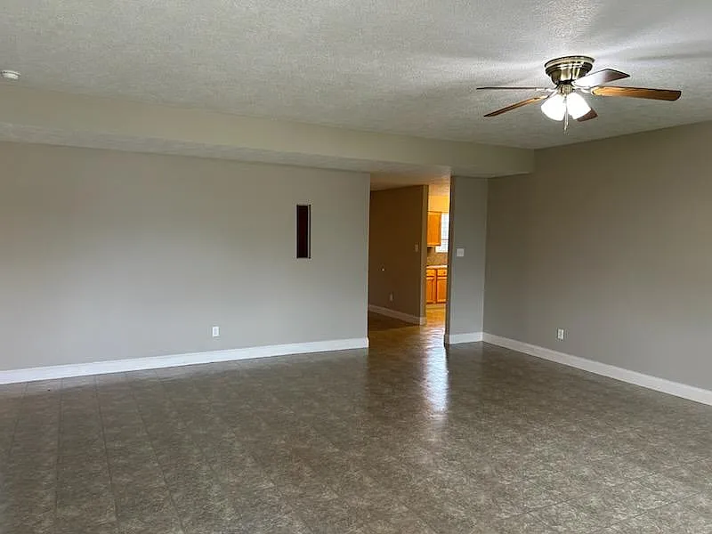 3 bed, 1800 sqft, $1,600 — Photo 2