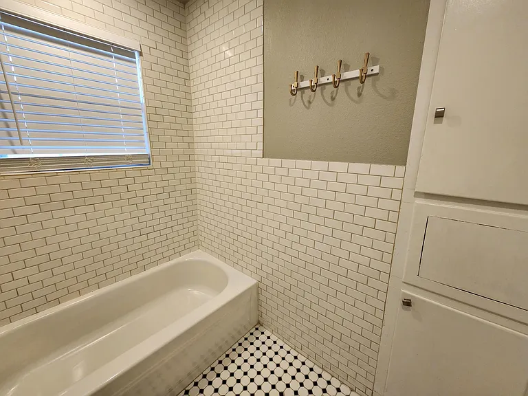 2708 Saint Edwards Cir #A — Photo 10