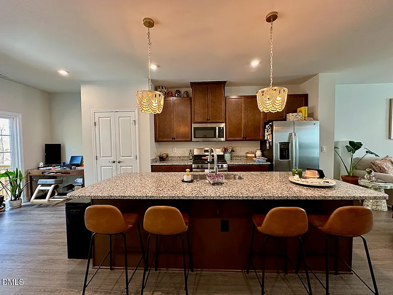 921 Romeria Dr — Photo 4