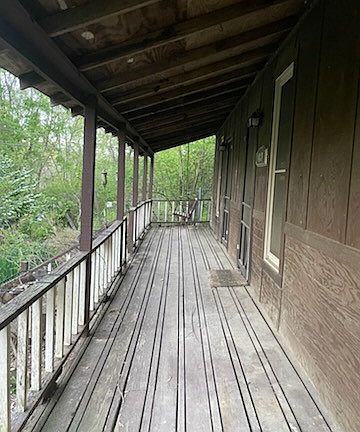 4th image of 487 N Railroad St
