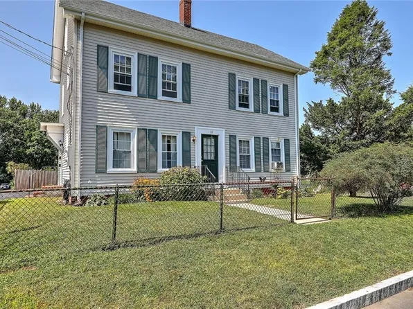 118 Pleasant St, Lincoln, RI 02865