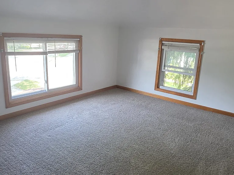 612 Woodside Ln — Photo 7
