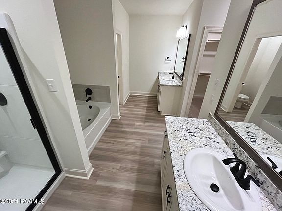 5th image of 105 Oak Haven Dr