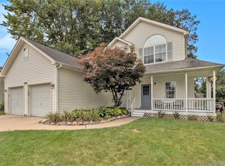 2505 Hickory Circle Dr, Howell, MI 48855