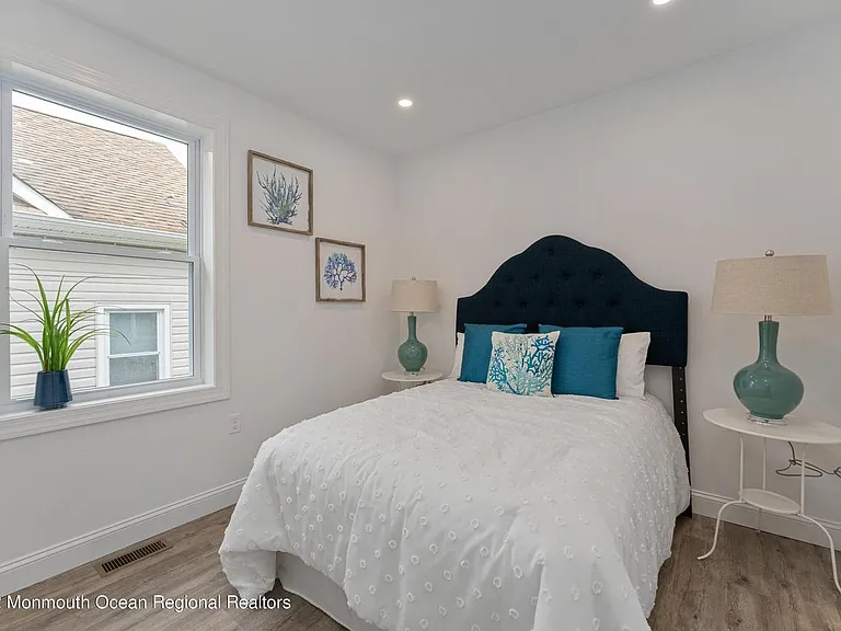 530 E Point Pleasant Ave — Photo 7