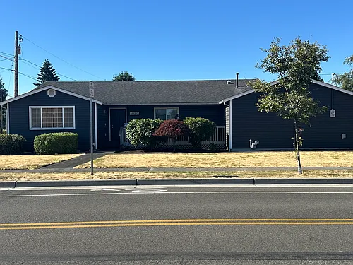 1020 Academy St Photo 1