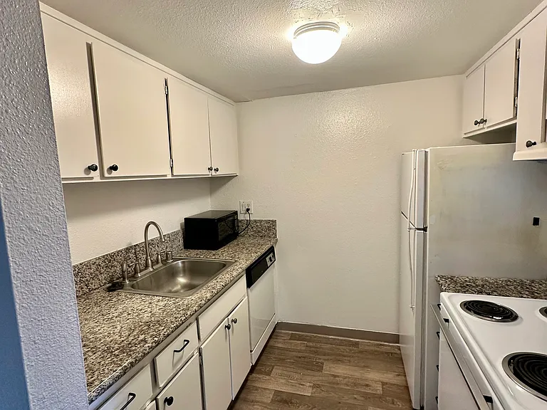 5101 Glide Dr #1 — Photo 9