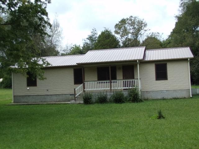 1st image of 210 Lakeside Dr