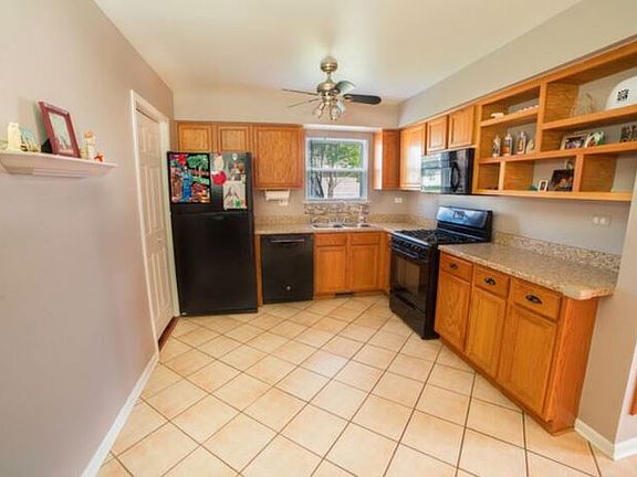 3rd image of 469 Newport Cir