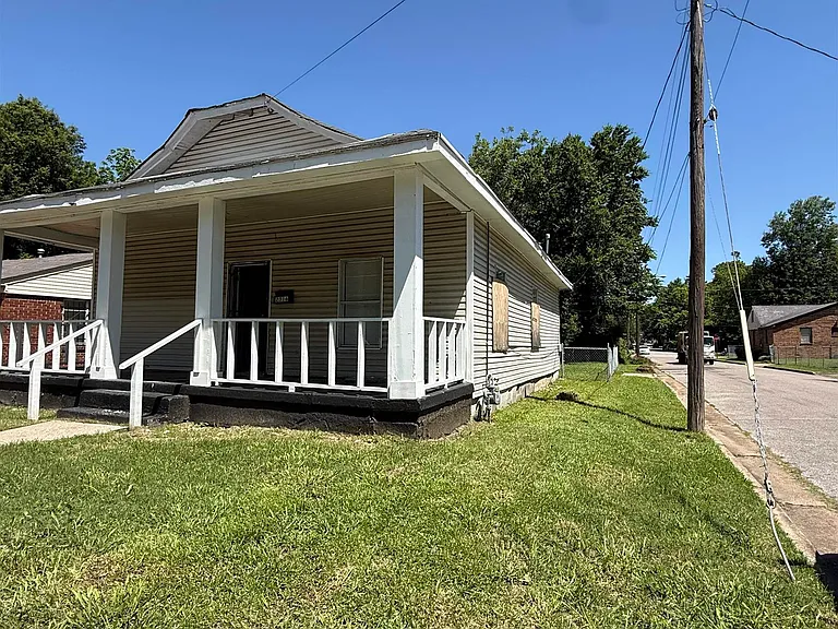 2316 Norman Ave — Photo 2