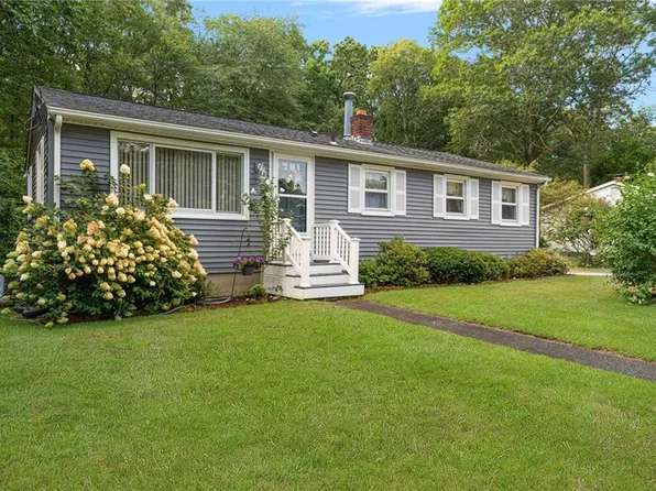 7 S Glen Dr, Coventry, RI 02816