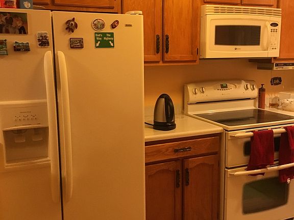 4th image of 219 University Ln #D6