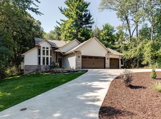 12525 Ridgemount Ave W, Minnetonka, MN 55305