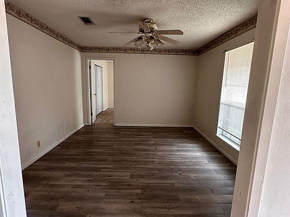 3rd image of 110 Jennifer Dr