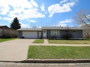 1420 9th St SW, Minot, ND 58701