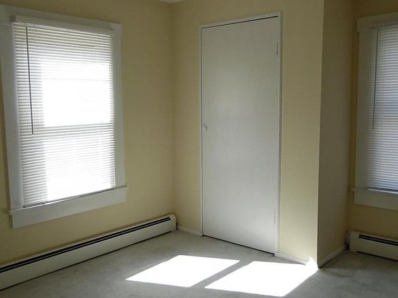 2nd image of 256 E 29th St