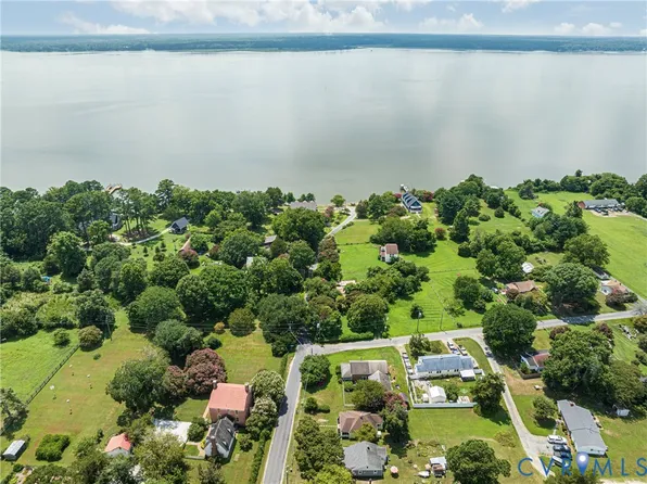 3199 Cappahosic Rd, Gloucester, VA 23061
