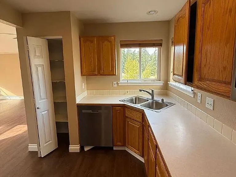 829 Blueberry Ln — Photo 5