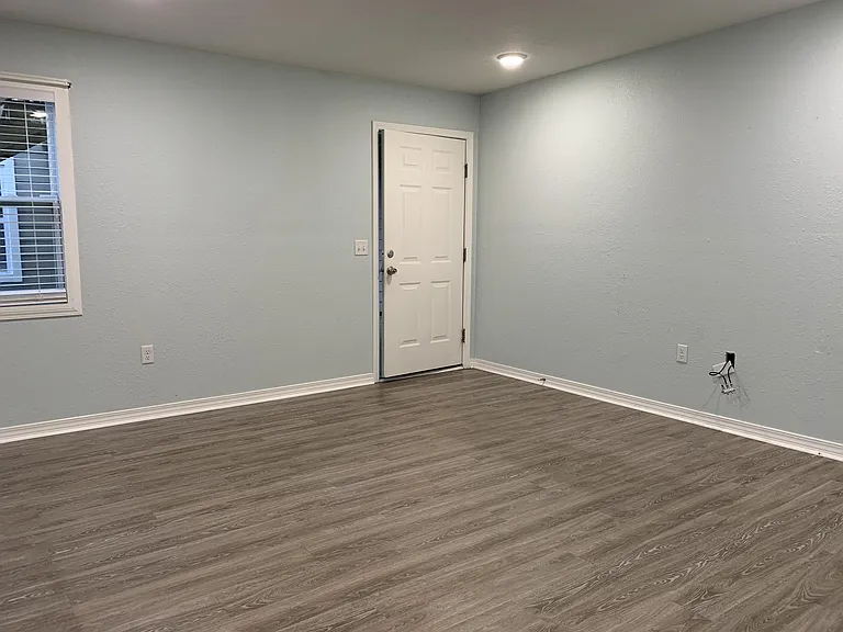 723 S Berthe Ave #6 — Photo 7