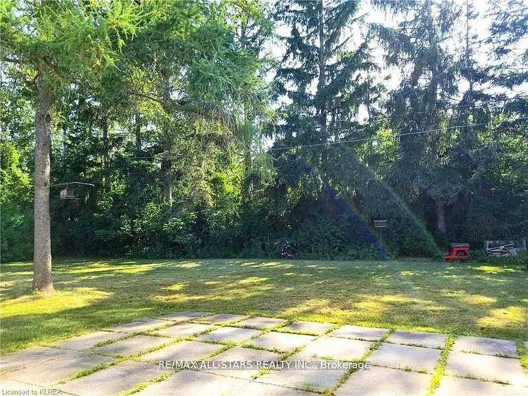 11 Roselyn Ct — Photo 19